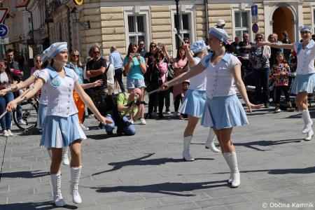 Mednarodna revija starodobnikov v Kamnik privabila ljubitelje klasičnih vozil (70)